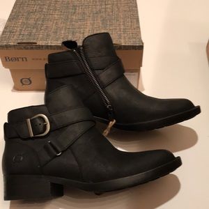 NWT BORN CHAVAL BLACK FIG Boot ankle booty zip size 6 gorgeous booties